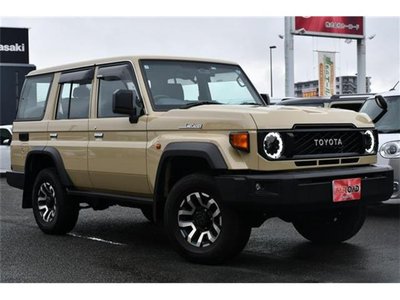 TOYOTA LAND CRUISER 70 - 1