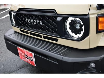 TOYOTA LAND CRUISER 70 - 5