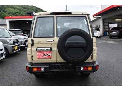 TOYOTA LAND CRUISER 70 - 10