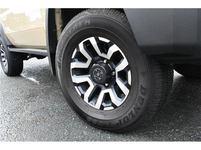 TOYOTA LAND CRUISER 70 - 2