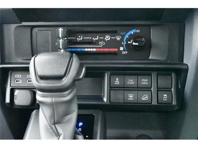 صورة مصغرة 35 لـ 2025 Toyota LAND CRUISER 70