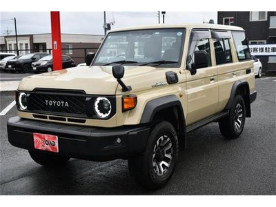 TOYOTA LAND CRUISER 70 - 4