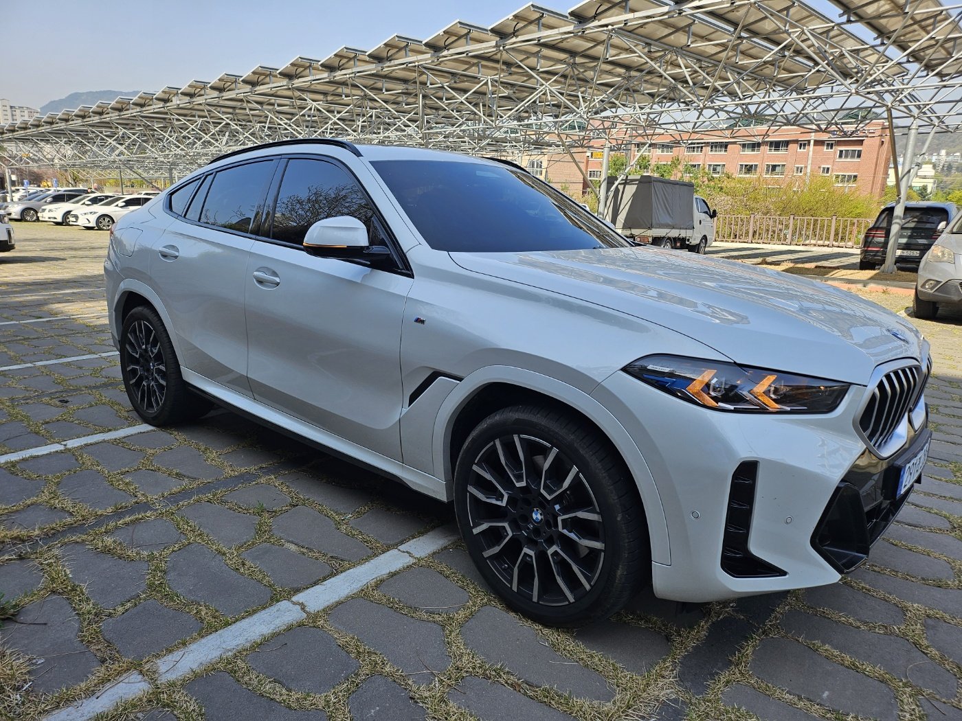 BMW X6 - View 1