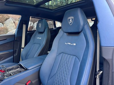 LAMBORGHINI URUS - 4