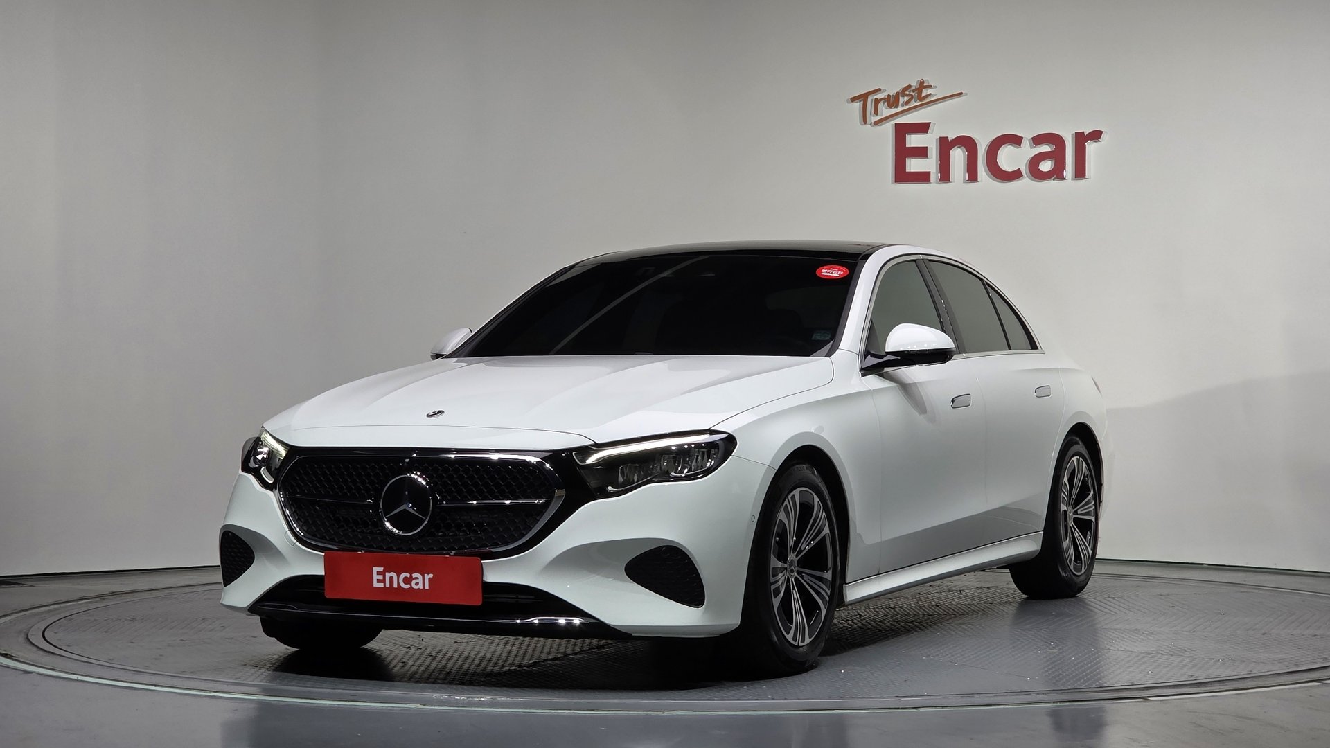 MERCEDES-BENZ E-CLASS - View 1