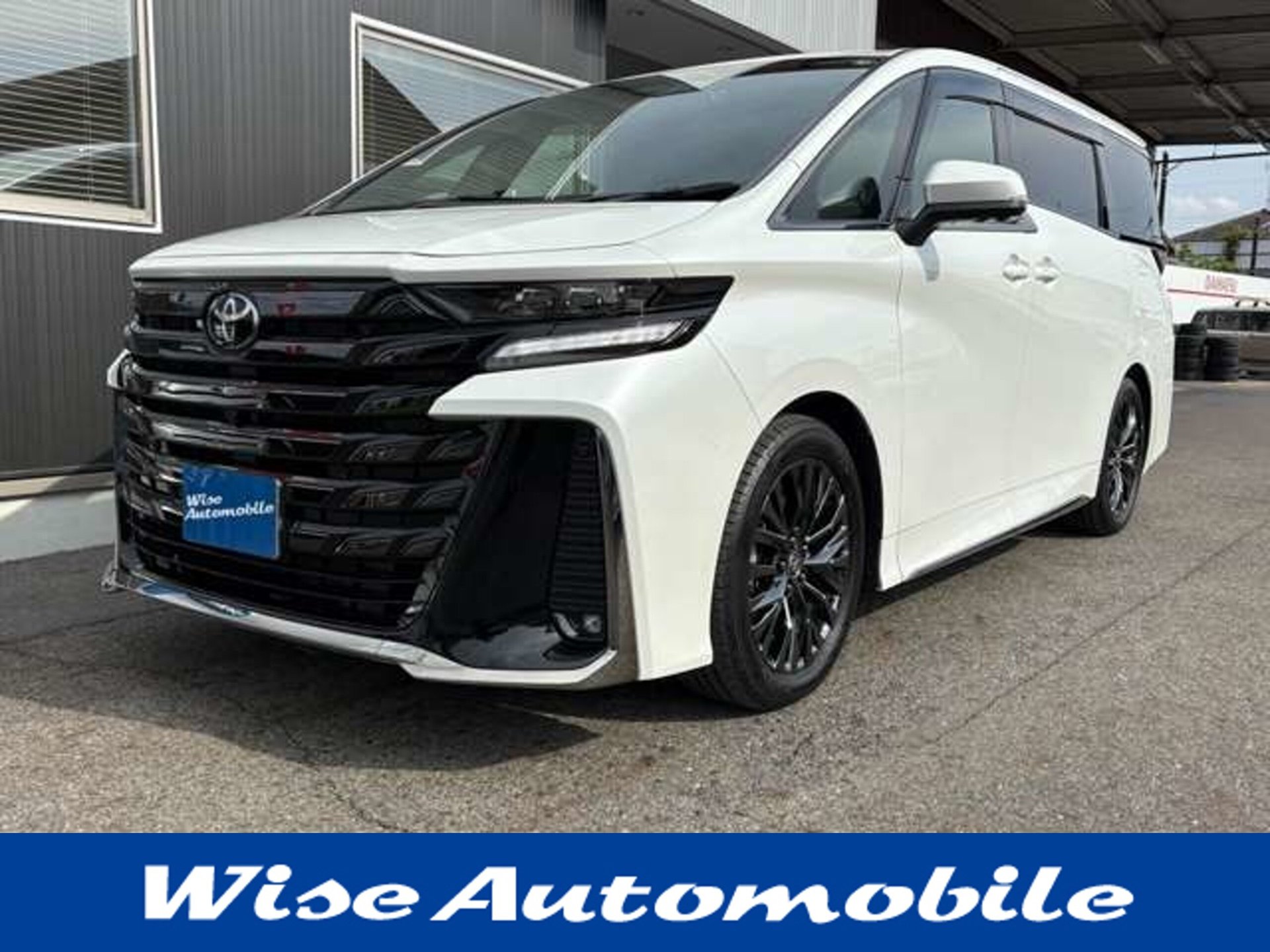 TOYOTA VELLFIRE - View 1