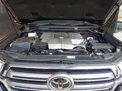 TOYOTA LAND CRUISER 200 - 9