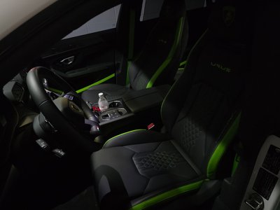 صورة 10 لـ 2024 Lamborghini URUS