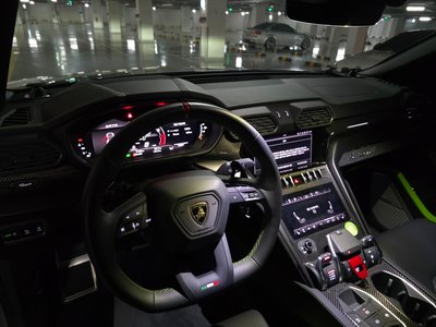 صورة 8 لـ 2024 Lamborghini URUS