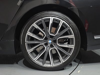 BMW 7 SERIES - 8