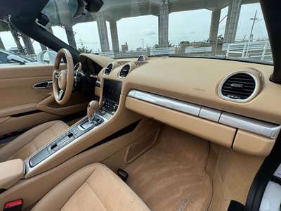 صورة 20 لـ 2017 Porsche 718