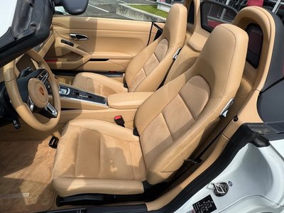 صورة 14 لـ 2017 Porsche 718