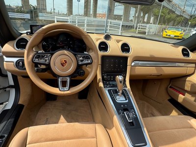 صورة 22 لـ 2017 Porsche 718