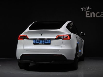 TESLA MODEL Y - 3