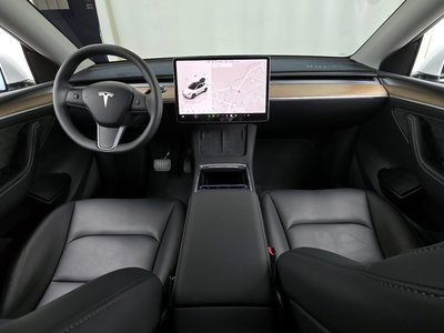 TESLA MODEL Y - 4