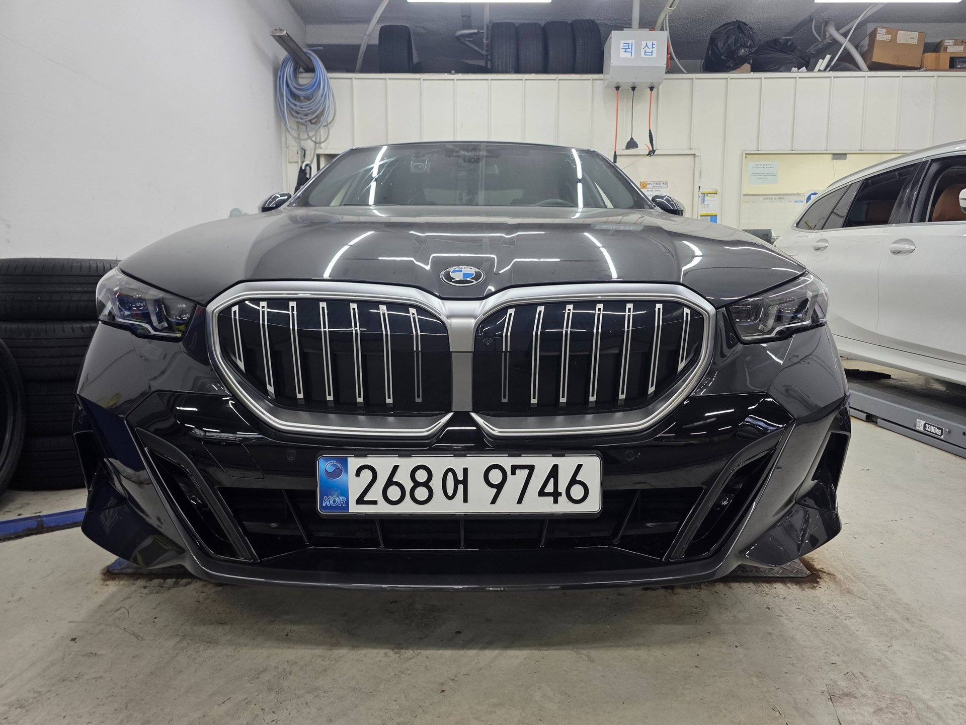 BMW 5 SERIES - View 1