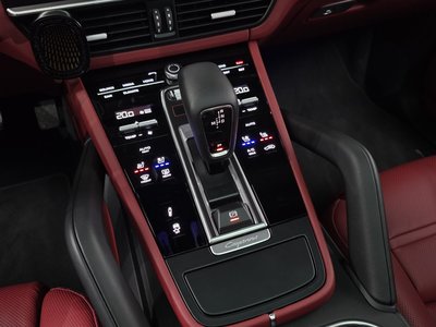صورة 9 لـ 2023 Porsche CAYENNE