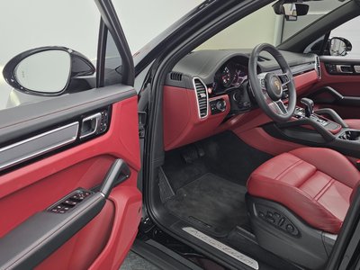 صورة 10 لـ 2023 Porsche CAYENNE