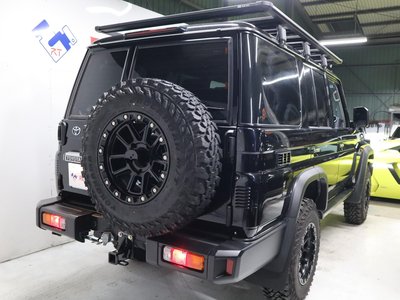 TOYOTA LAND CRUISER 70 - 8