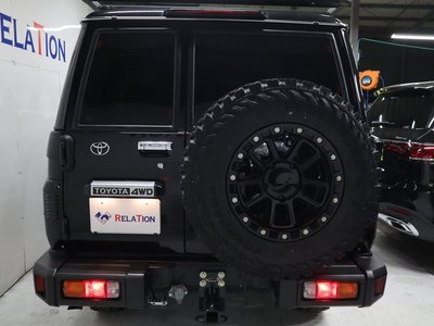 TOYOTA LAND CRUISER 70 - 5