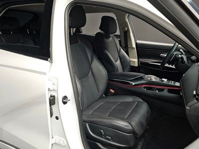 2022 Genesis GV70 — миниатюра 12