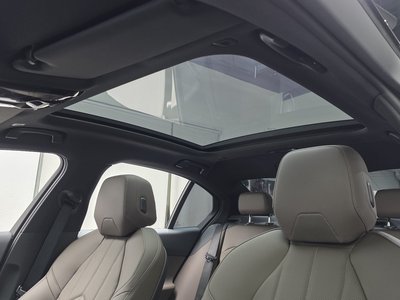 2025 BMW 5 SERIES — миниатюра 24