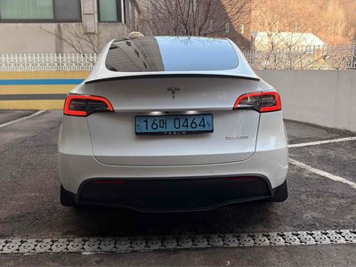 TESLA MODEL Y - 7