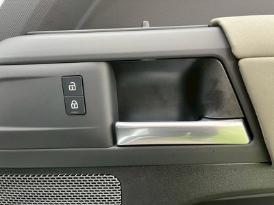 LAND ROVER DEFENDER 2023 thumbnail 39
