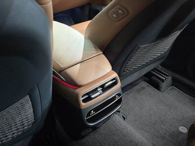 2023 Genesis GV70 thumbnail 18