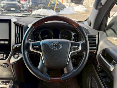 TOYOTA LAND CRUISER 200 - 9