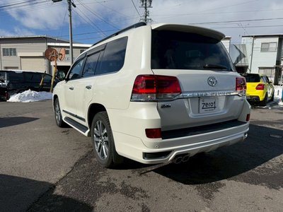 TOYOTA LAND CRUISER 200 - 6