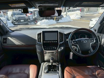 TOYOTA LAND CRUISER 200 - 8