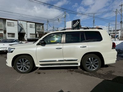 TOYOTA LAND CRUISER 200 - 7