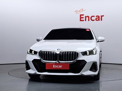 2024 BMW 5 SERIES 照片 2