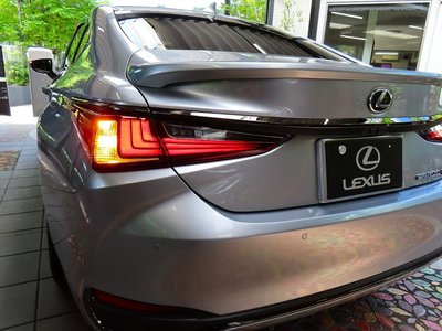 2025 Lexus ES — миниатюра 19