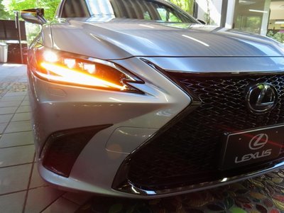 2025 Lexus ES — миниатюра 13