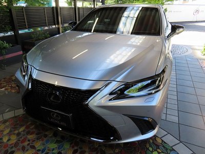 2025 Lexus ES — миниатюра 26