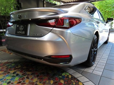 2025 Lexus ES — миниатюра 32