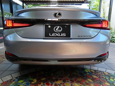 2025 Lexus ES — миниатюра 16