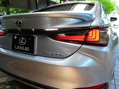 2025 Lexus ES — миниатюра 17