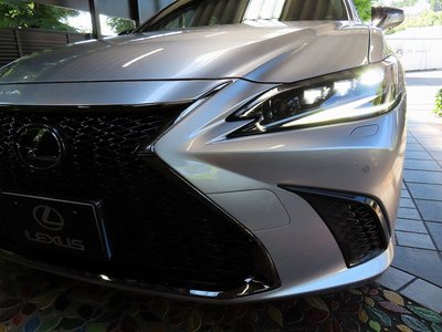 2025 Lexus ES — миниатюра 11