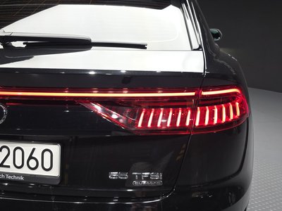 2022 AUDI Q8 photo 10