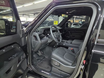 LAND ROVER DEFENDER - 4