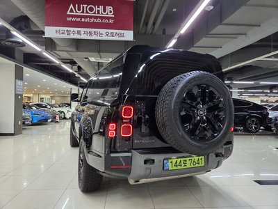 LAND ROVER DEFENDER - 2