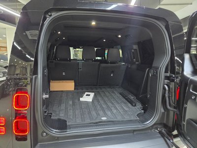 LAND ROVER DEFENDER - 6