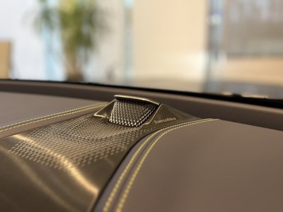 ASTON MARTIN DBX - 5