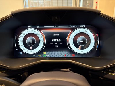 ASTON MARTIN DBX - 2