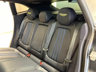 ASTON MARTIN DBX - 10