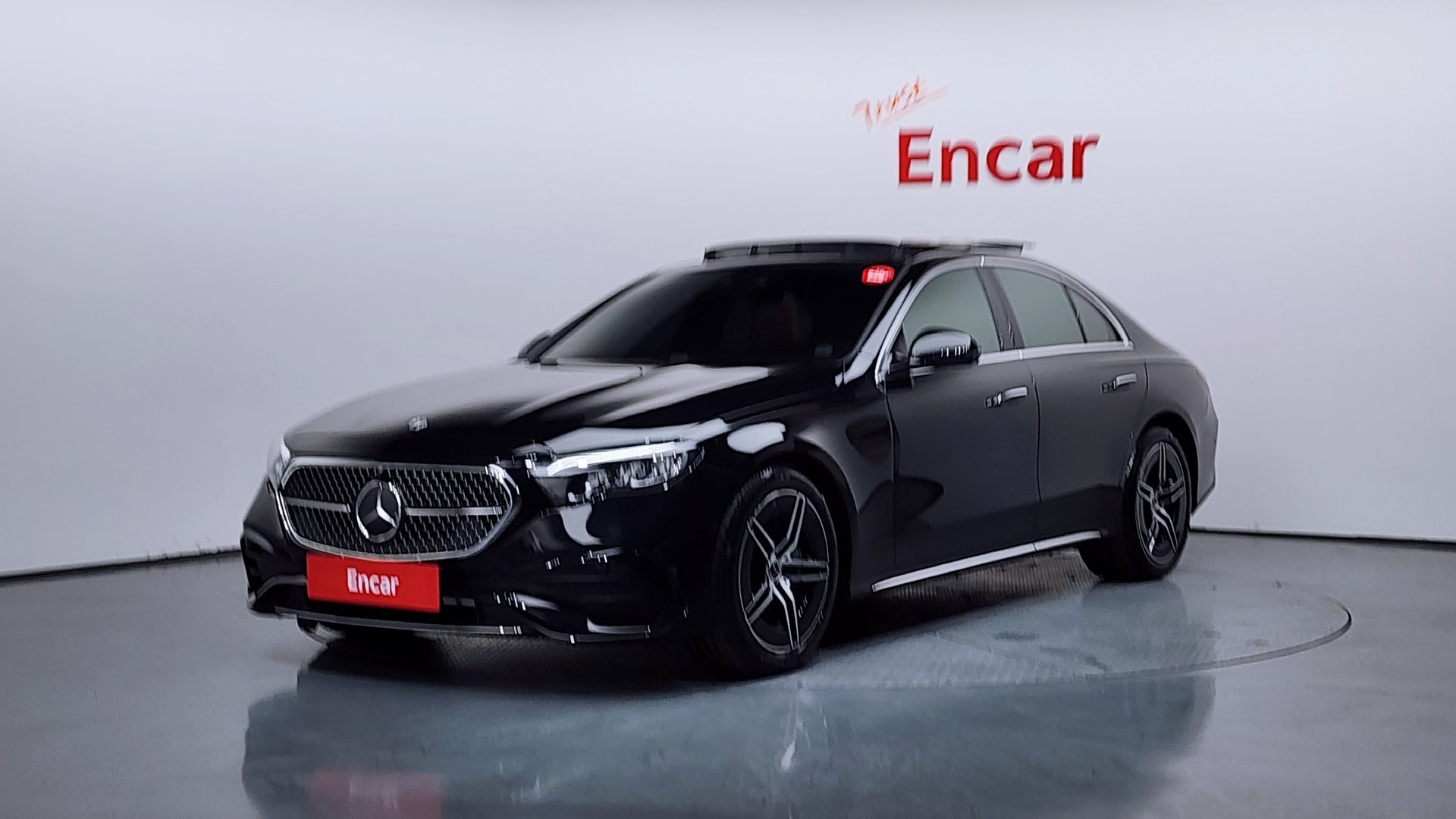 MERCEDES-BENZ E-CLASS - View 1