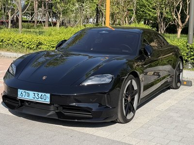 2026 Porsche TAYCAN photo 5